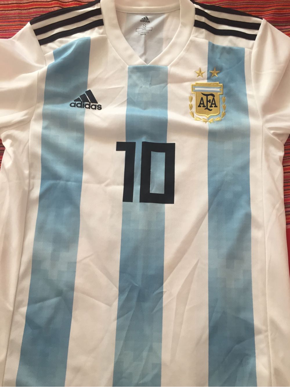 求鉴定2018世界杯阿根廷球迷版球衣_求助问答