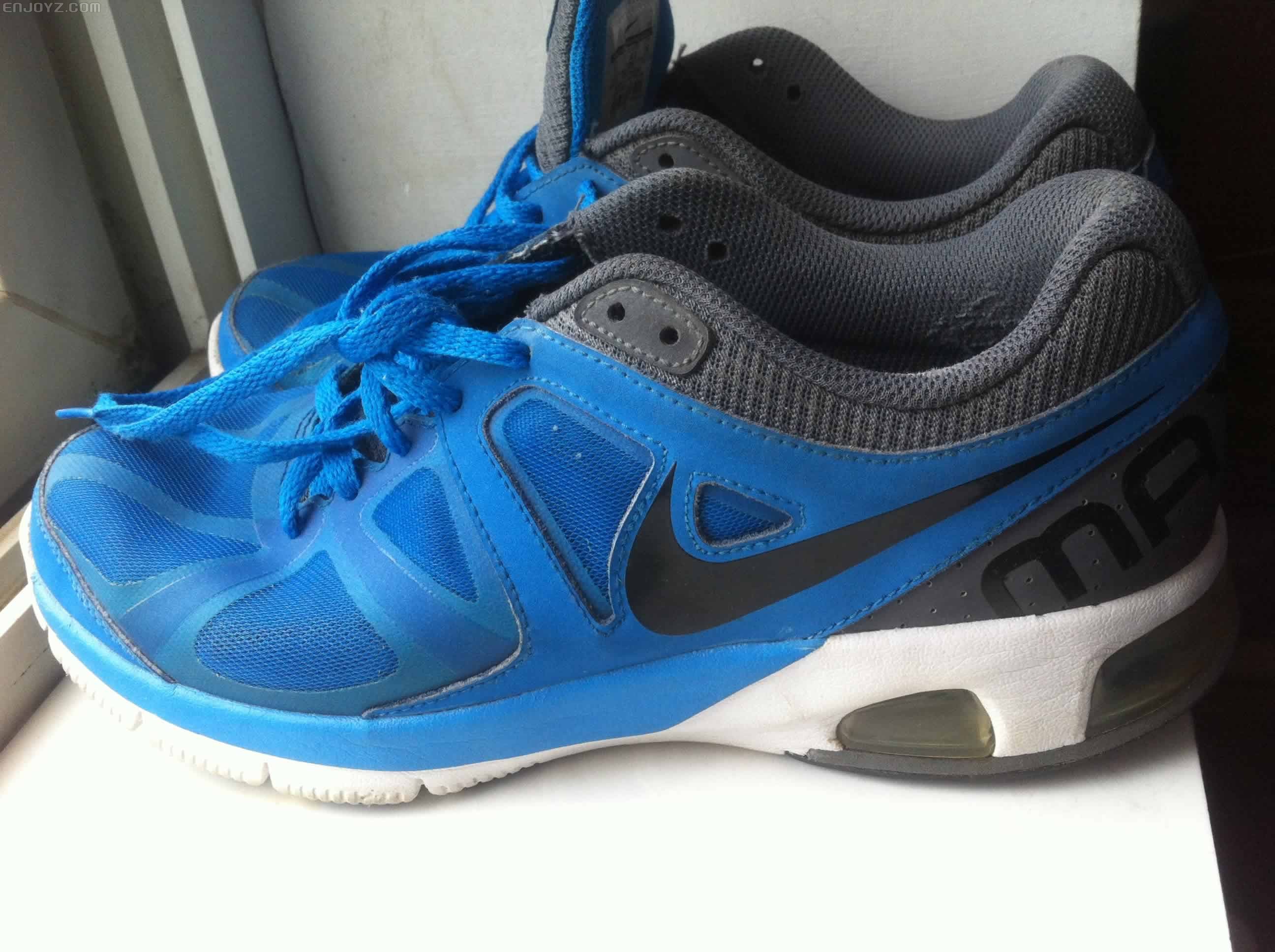 白菜价出售耐克AIR MAX气垫跑鞋,热身踩场专