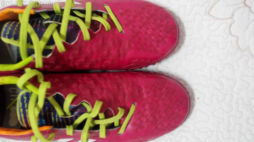 任意球爱好者必备-猎鹰13次顶级tf桑巴配色16