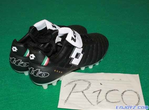 一双带有四颗星的Lotto,MG鞋底的,貌似鞋头还