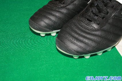 一双带有四颗星的Lotto,MG鞋底的,貌似鞋头还