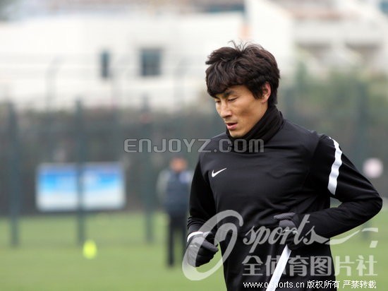 天津泰达集训。穿的组队款精英训练。专卖店有