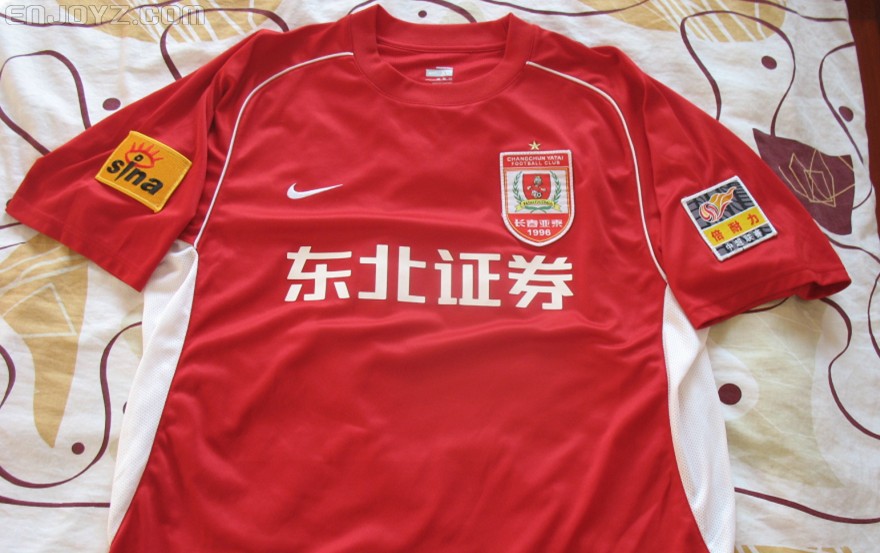 长春亚泰球衣展示求07年主场紫红