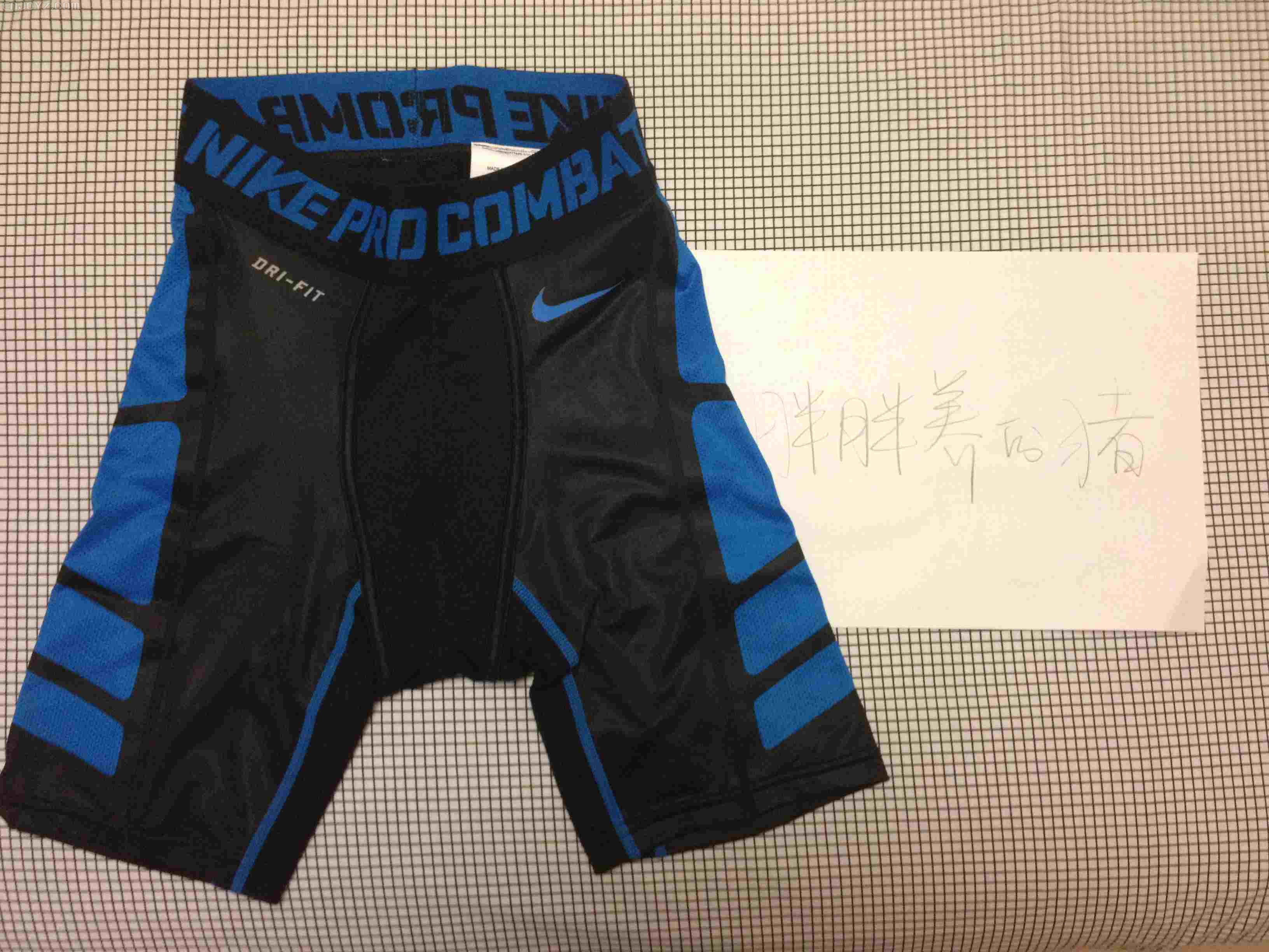 趁这个月还有交易帖出全网最低价格99元的耐克铲球裤货号449811010