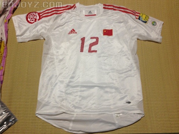 国足今晚加油-04亚洲杯落场比赛服展示