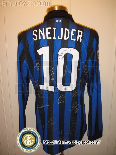 inter 11-12 home Sneijder Signed shirt 1.JPG