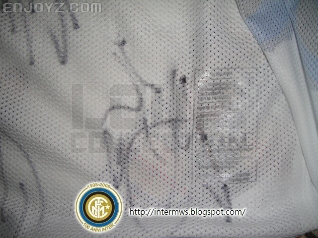 inter 10-11 away Materazzi signed shirt 3.jpg