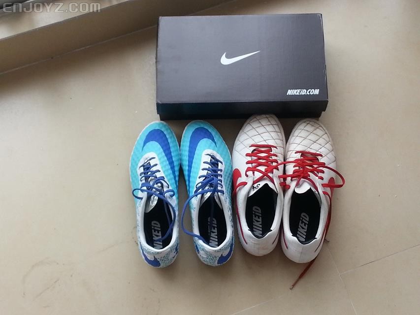 这就是我在NIKE官网上订制的两双NIKE足球鞋