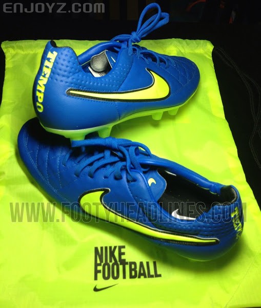 Blue-Volt-Nike-Tiempo-Legend-V-Boot-1.jpg