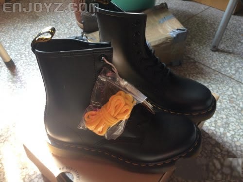 亚马逊海淘 Dr. Martens Vegan 1460 12天无税到手1.jpg