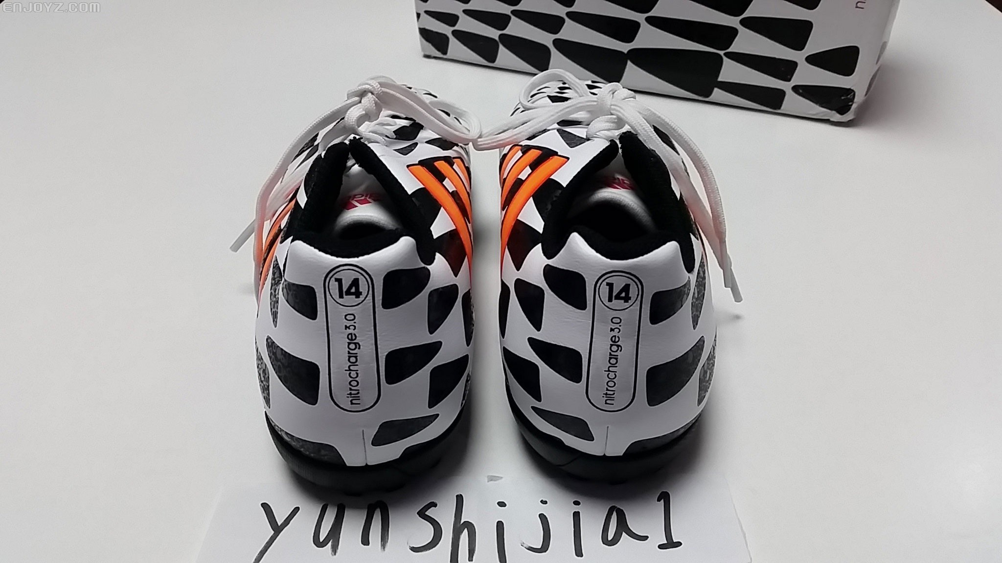 已出adidas狂战士nitrocharge30wc世界杯奶牛配色tf碎钉足球鞋250