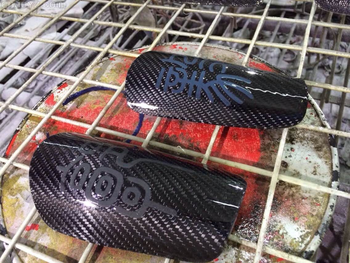 柳州首发 "国奥"球员 钻石定制 凯夫拉护腿板 附带变色和夜光异能