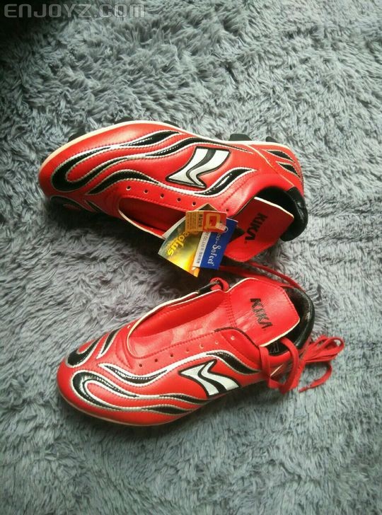 韩国产 kika 顶级款 红色 职业队特供款 jp270_足球装备交易_enjoyz