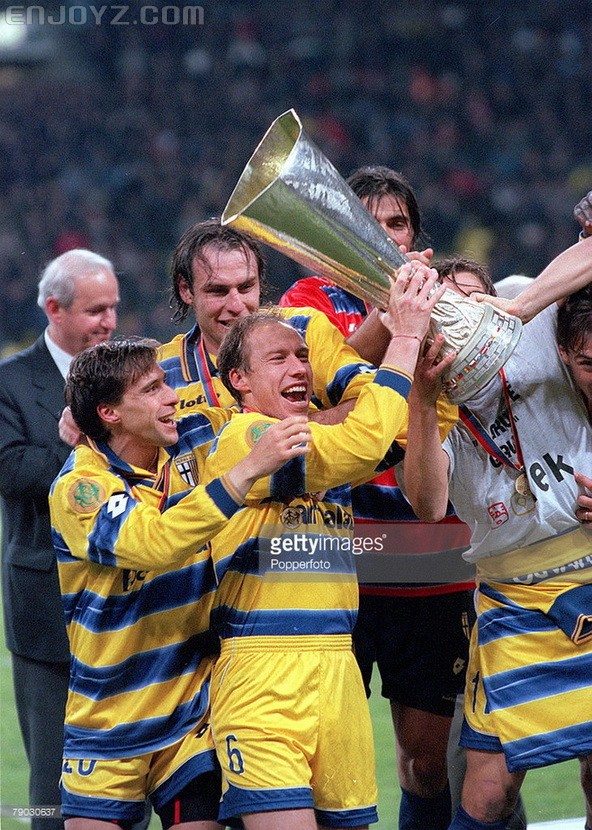 football-1999-uefa-cup-final-moscow-12th-may-parma-3-v-marseille-0-picture-id79030637.jpg