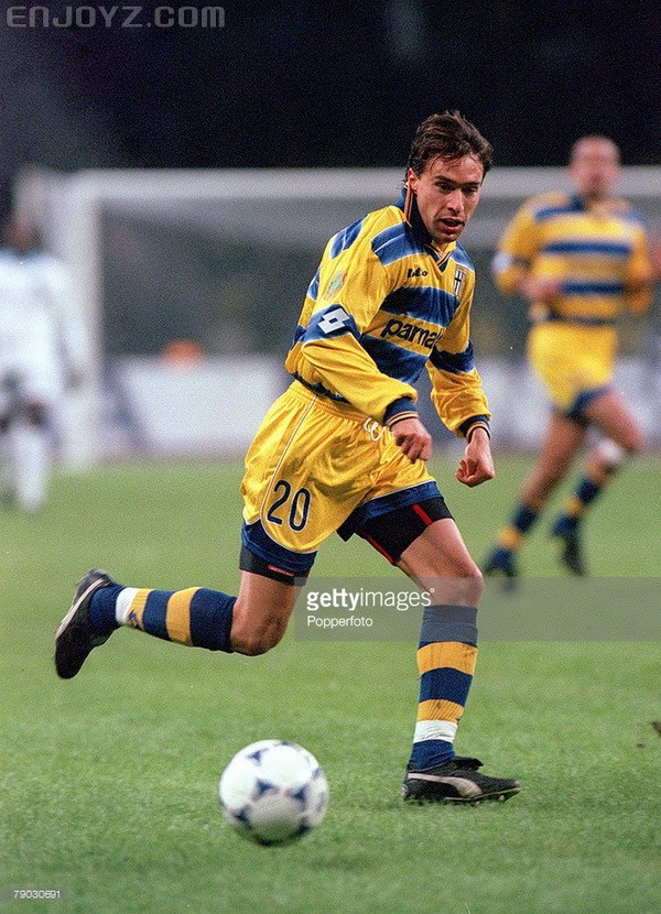football-1999-uefa-cup-final-moscow-12th-may-parma-3-v-marseille-0-picture-id79030691.jpg