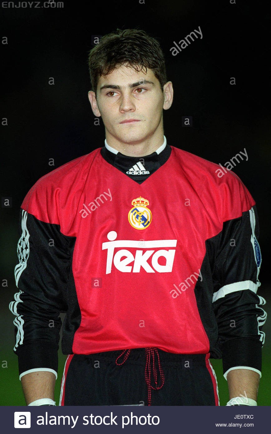 iker-casillas-real-madrid-leeds-elland-road-22-november-2000-JE0TXC.jpg