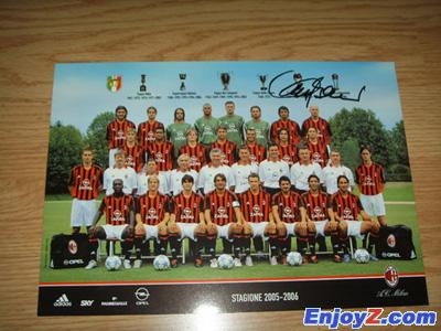 06赛季AC官方全家福，右上角是巴雷西亲笔签名