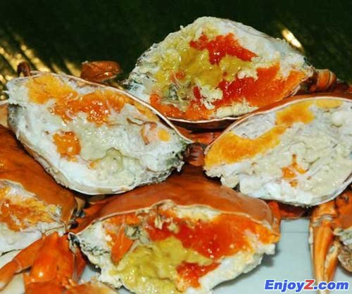 海南最负盛名的传统名菜。号称海南“四大名菜”之一 ，“和乐蟹”产于海南万宁县和乐镇一带海中，以甲壳坚
