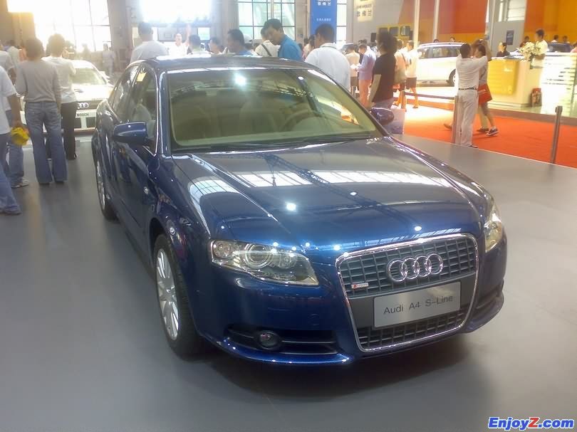 Audi A4 （蓝）