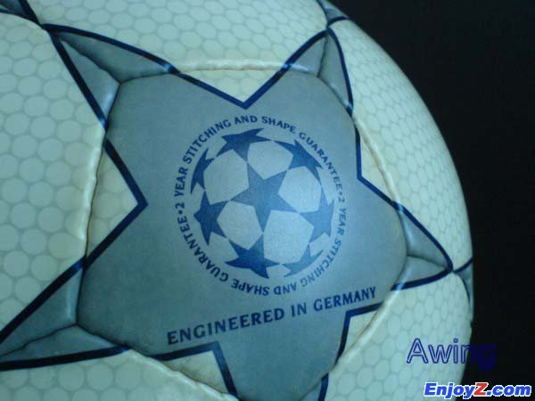 欧冠LOGO，注意那行小字“ENGINEERED IN GERMANY&quot;