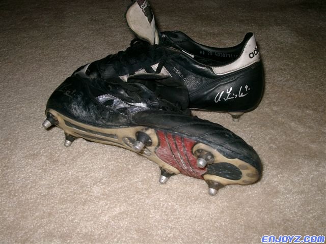 1998%20shoes%20worn%20and%20signed%20by%20Ulf%20Kirsten2[1].jpg