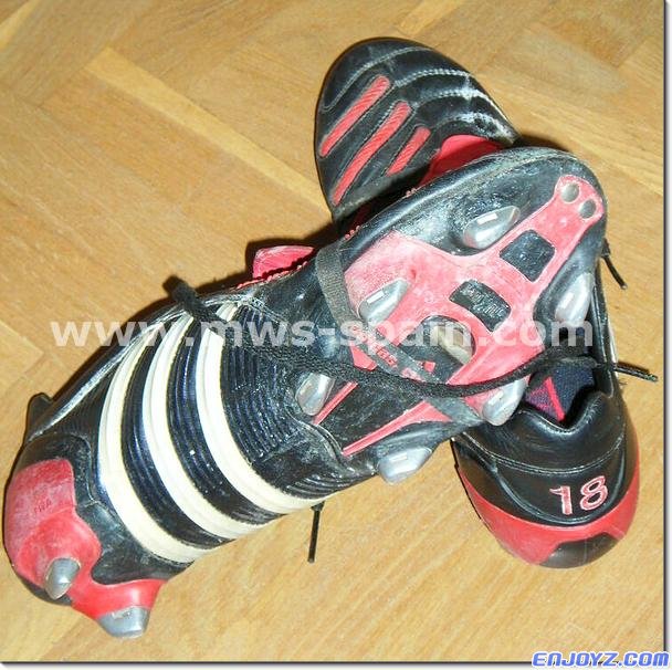 Woodgate_2005_2006_Boots_Adidas_Worn_05[1].jpg