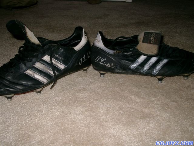 1998%20shoes%20worn%20and%20signed%20by%20Ulf%20Kirsten1[1].jpg