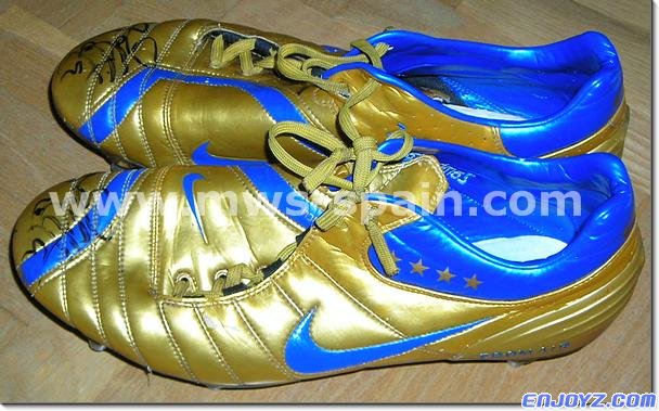 Zambrotta_2006_2007_Gold_Boots_Nike_Worn_Signed_06[1].jpg