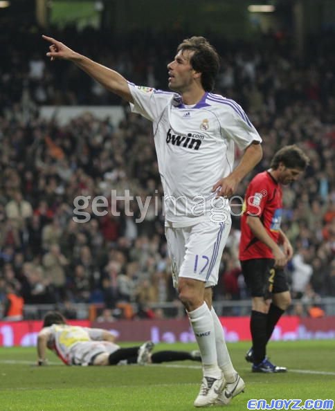 Van_Nistelrooy_Ruud_2007_2008_Boots_Nike_White_Worn_11[1].jpg