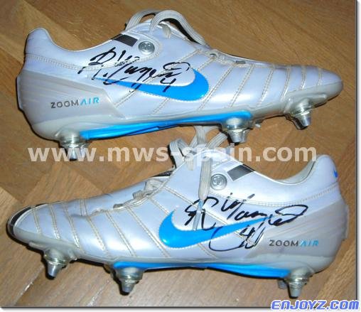 Marquez_2006_2007_Boots_Nike_Worn_Sky_Blue_Signed_04[1].jpg