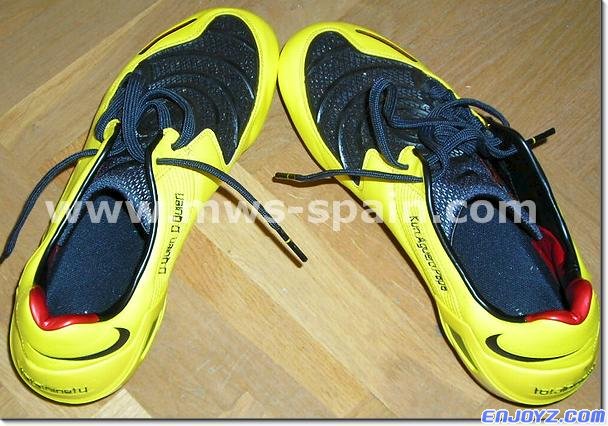 Kun_Aguero_2006_2007_Yellow_Boots_Nike_Worn_02[1].jpg