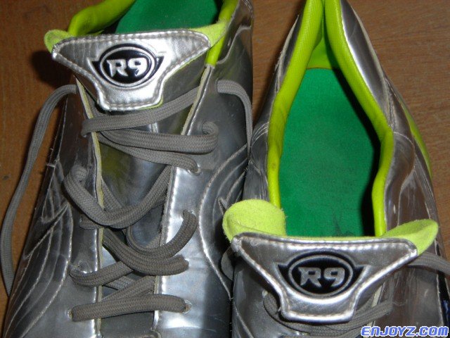 Ronaldo_2002_2004_Boots_Nike_Worn_02.sized[1].jpg