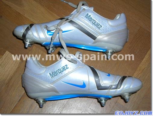 Marquez_2006_2007_Boots_Nike_Worn_Sky_Blue_Signed_05[1].jpg