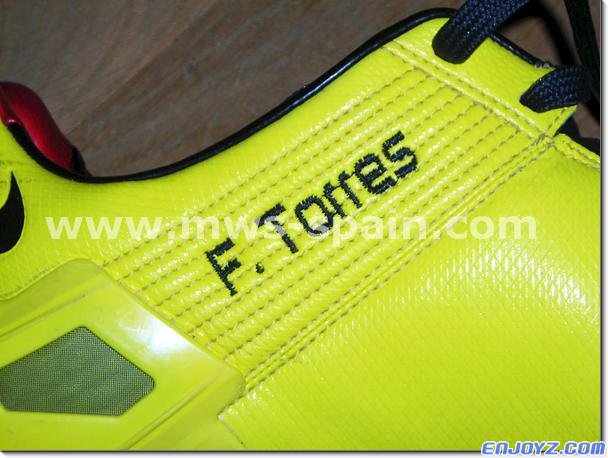 Fernando_Torres_2006_2007_Boots_Nike_Yellow_Worn_03[1].jpg