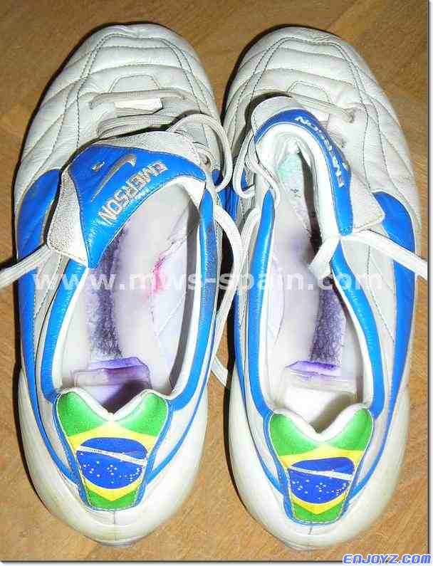 Emerson_2006_WC2006_Boots_Nike_BlueWhite_Worn_02[1].jpg