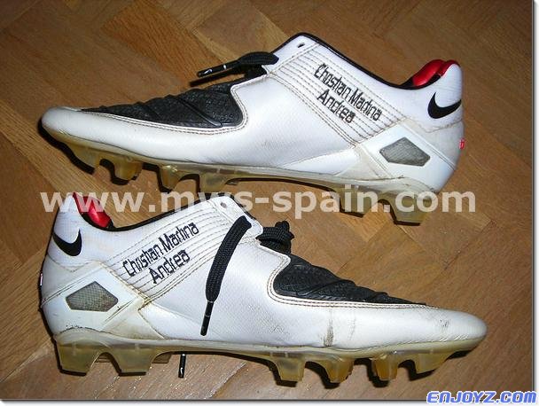 Cannavaro_2007_2008_White_Boots_Nike_Worn_04[1].jpg