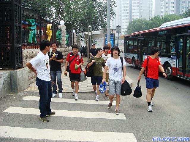 一帮大佬，和尚还念念不忘刚刚车上的美好～～