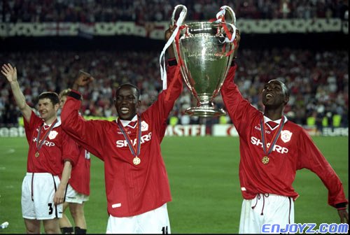 1999：UMBRO赞助之曼联队勇夺三冠王