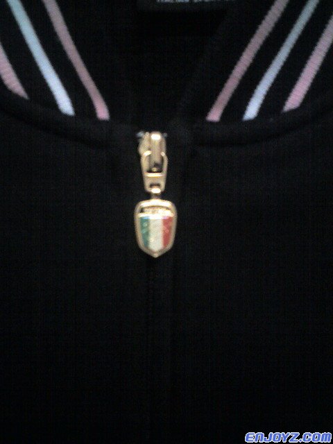 说实话这个金色的意大利国旗扣件也是吸引我的主要成分了