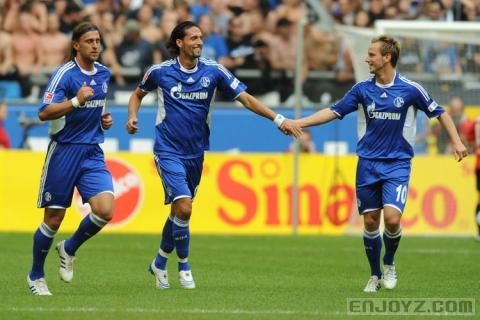 Schalke_jubeltNeu_D_640261g.jpg