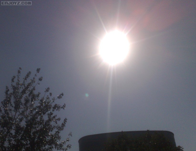 转了两趟地铁 出来还是大大太阳