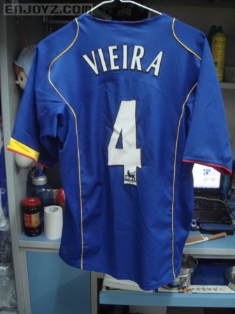 18arsenal 04-05 away 2vieira4