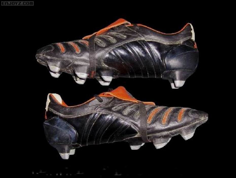 调整大小 zinedine_zidane_match_worn_boots_5.jpg