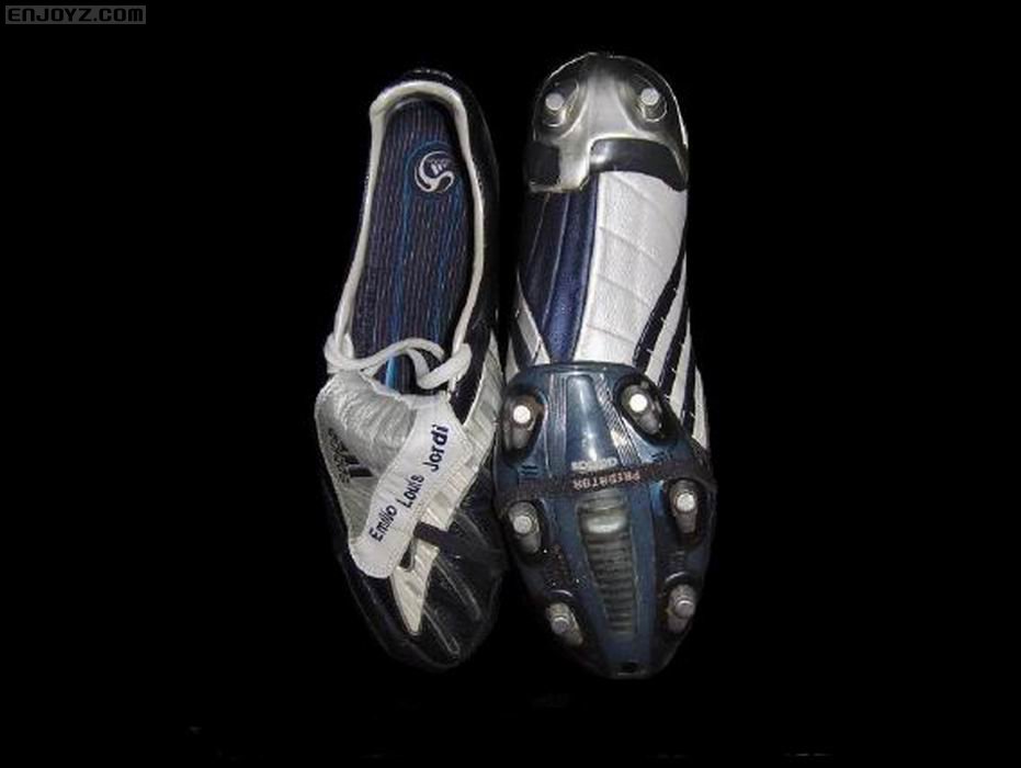 调整大小 michael_ballack_match_worn_boots_3.jpg