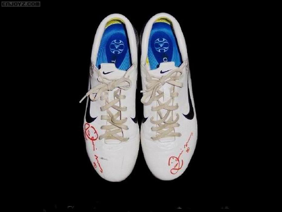 调整大小 dani_alves_match_worn_boots_2.jpg