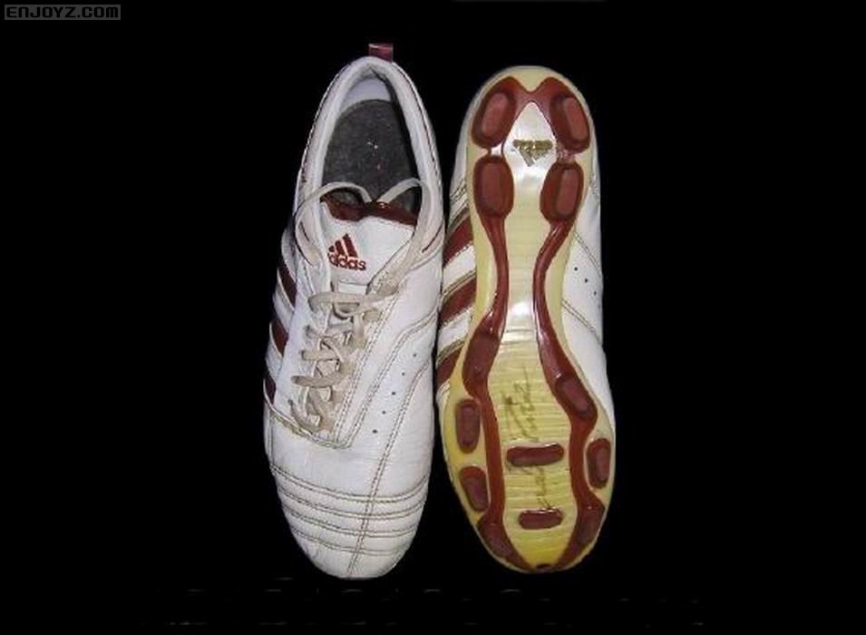 调整大小 clarence_seedorf_match_worn_boots_3.jpg