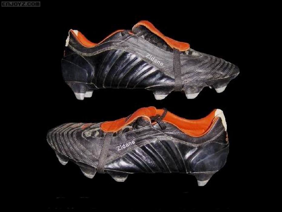 调整大小 zinedine_zidane_match_worn_boots_4.jpg