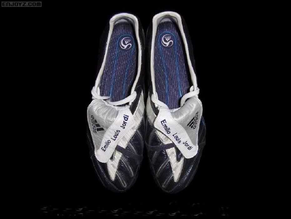 调整大小 michael_ballack_match_worn_boots_2.jpg