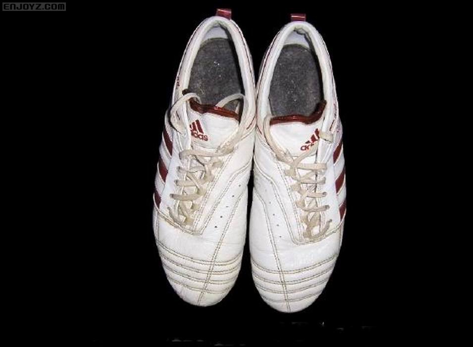 调整大小 clarence_seedorf_match_worn_boots_2.jpg