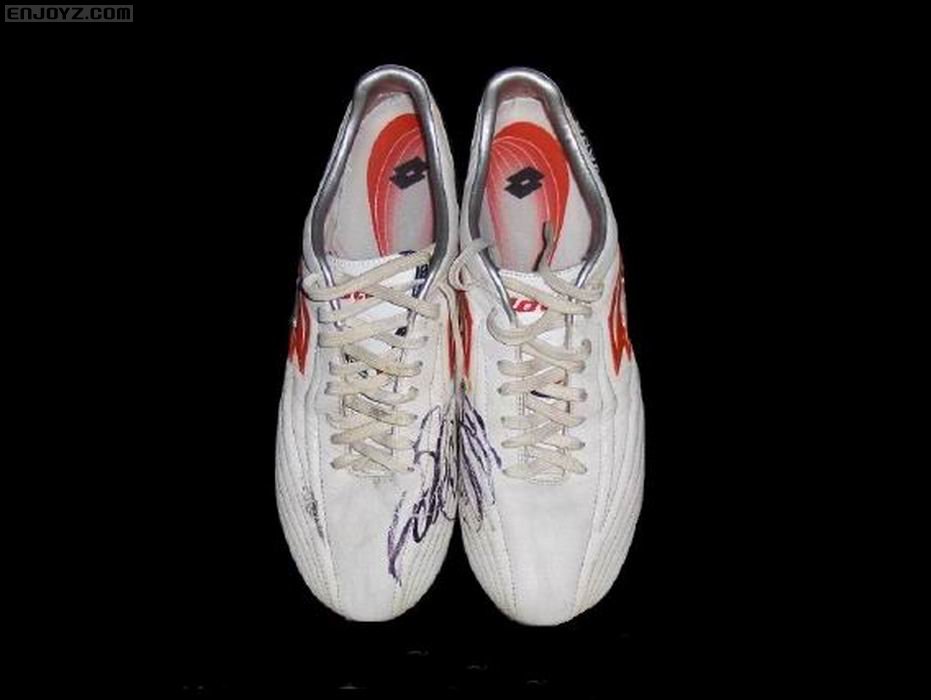 调整大小 glen_johnson_match_worn_boots_2.jpg